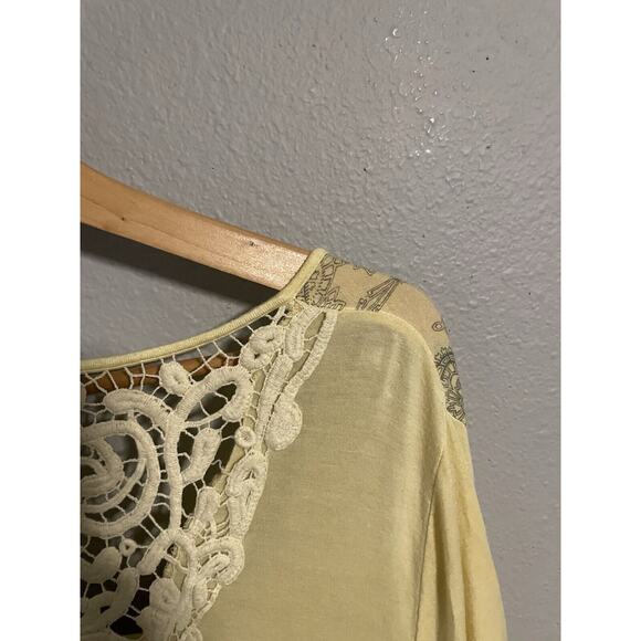 Catherines Womens Top 2X Yellow Abstract Rayon Rhinestone Semi Sheer FLAW READ - Picture 5 of 10